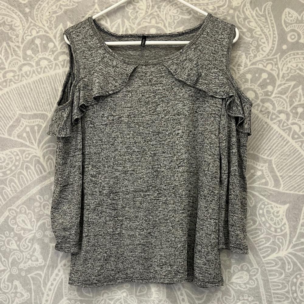 Gray Cold Shoulder Top l large women’s too cute!!!
